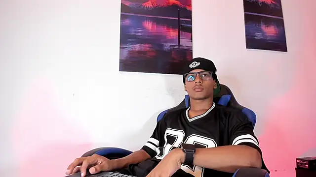Snapshot of LiamKron chatting on 13, 7, 2026 LiamKron online show from 13, 7, 2026