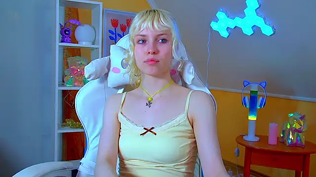 HannahHollis online show from 17, 6, 2026