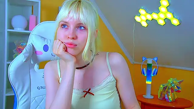 HannahHollis online show from 12, 7, 2026
