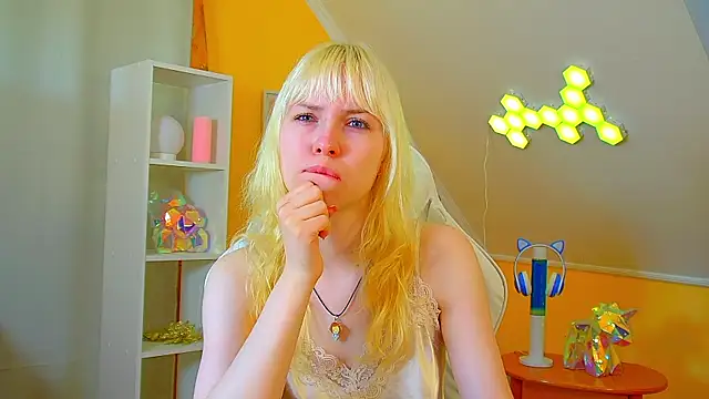 HannahHollis online show from 16, 7, 2026