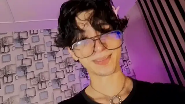 Snapshot of Twink_Sebas7 chatting on 13, 5, 2026 Twink Sebas7 online show from 13, 5, 2026