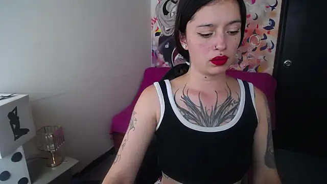 Snapshot of Lucia_evans21 chatting on 19, 5, 2026 Lucia evans21 online show from 19, 5, 2026