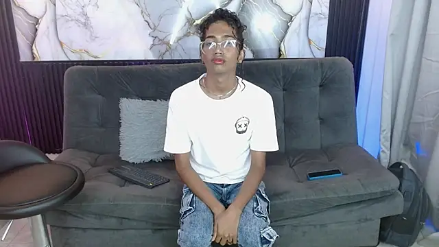 Snapshot of triiangel_latinboy chatting on 11, 4, 2026 triiangel latinboy online show from 11, 4, 2026