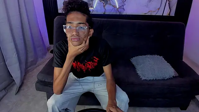 triiangel latinboy online show from 27, 5, 2026