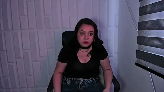 Snapshot of RoxaneBrown chatting on 17, 6, 2026 RoxaneBrown online show from 17, 6, 2026