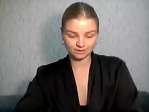 ElizaCrowe online show from 17, 4, 2026