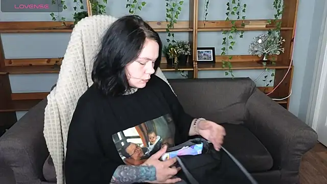 QwertyAnnie Lbo online show from 8, 6, 2026