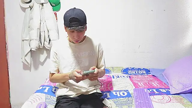 Snapshot of Alexander_2003Castro chatting on 12, 4, 2026 Alexander 2003Castro online show from 12, 4, 2026