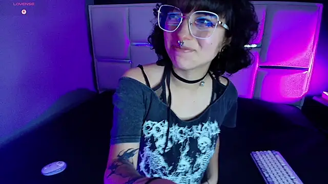 Snapshot of BadEmyXO chatting on 5, 6, 2026 BadEmyXO online show from 5, 6, 2026