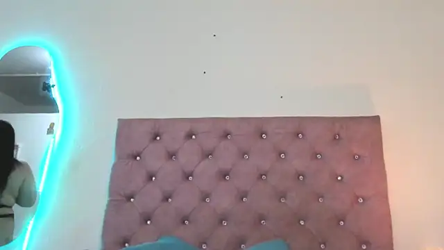 laurenlaine online show from 2, 6, 2026
