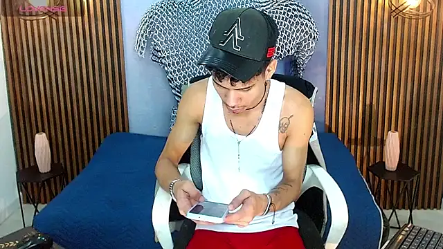 Skinny cute Alyer online show from 9, 5, 2026
