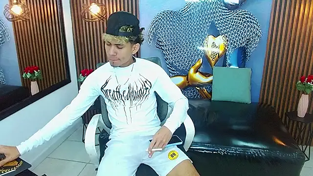 Snapshot of Skinny_cute_Alyer chatting on 4, 7, 2026 Skinny cute Alyer online show from 4, 7, 2026