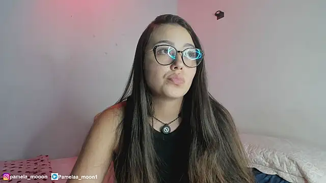 Snapshot of Pamelaa_moon1 chatting on 29, 5, 2026 Pamelaa moon1 online show from 29, 5, 2026