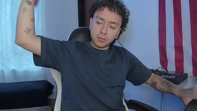 Snapshot of alexmontesco chatting on 10, 4, 2026 alexmontesco online show from 10, 4, 2026