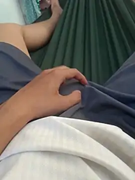 Snapshot of thichgaidambu chatting on 16, 4, 2026 thichgaidambu online show from 16, 4, 2026