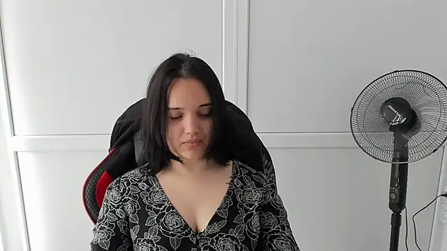 Caroline cutte online show from 9, 6, 2026
