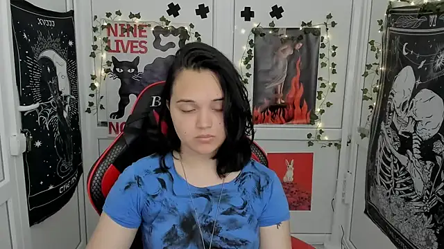 Snapshot of Caroline_cutte chatting on 3, 7, 2026 Caroline cutte online show from 3, 7, 2026