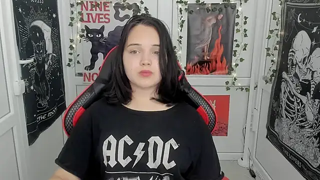 Snapshot of Caroline_cutte chatting on 23, 7, 2026 Caroline cutte online show from 23, 7, 2026
