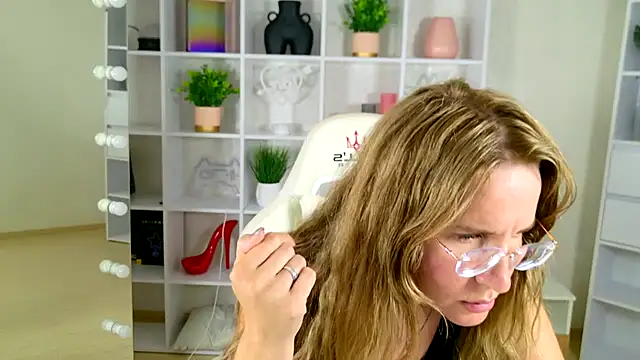 MollyLoll online show from 28, 7, 2026