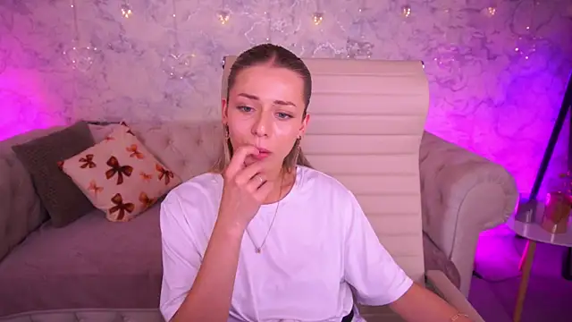 DoveLovee online show from 11, 5, 2026