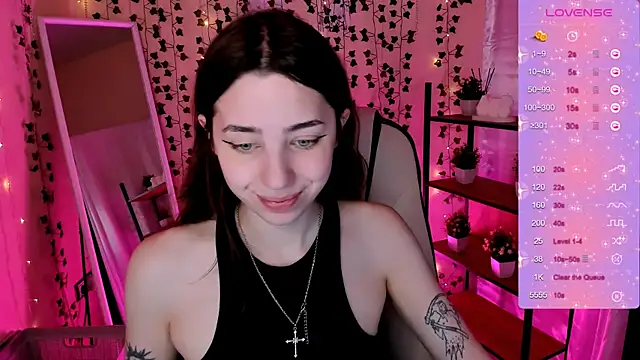 Snapshot of CharliGrace_ chatting on 17, 5, 2026 CharliGrace online show from 17, 5, 2026