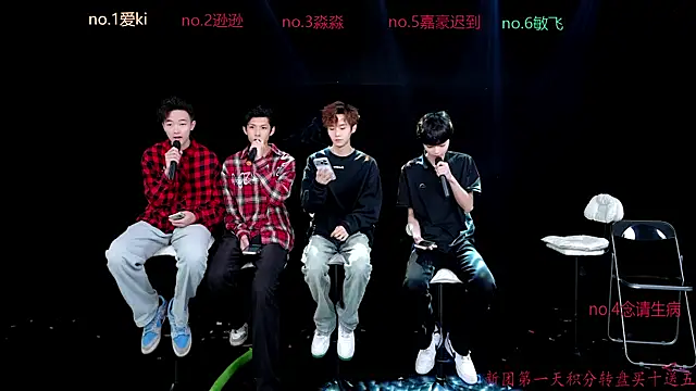 Snapshot of BB-520 chatting on 13, 4, 2026 BB-520 online show from 13, 4, 2026