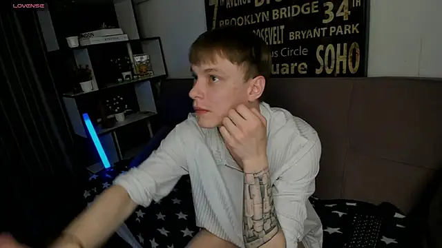 Snapshot of TwinkWhite chatting on 15, 5, 2026 TwinkWhite online show from 15, 5, 2026