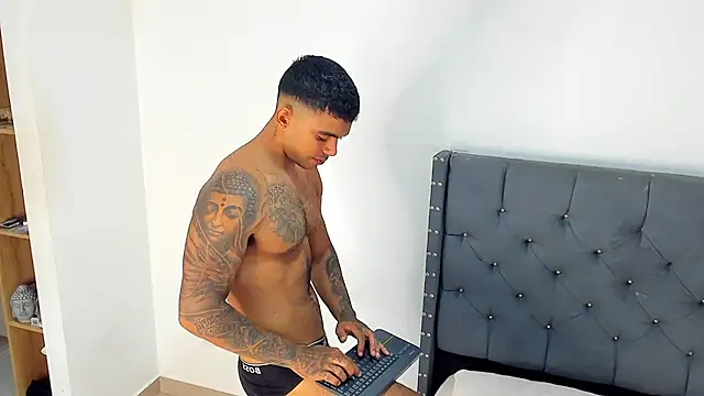 Snapshot of Andrewadamsx chatting on 13, 4, 2026 Andrewadamsx online show from 13, 4, 2026