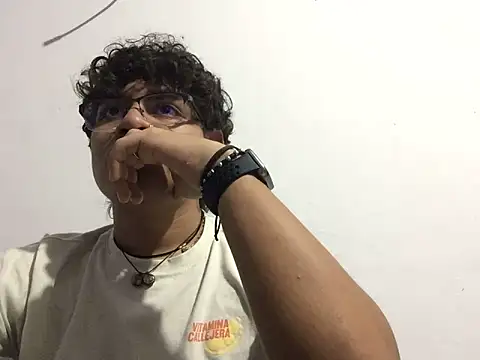 Snapshot of xhecho_uzumaki chatting on 20, 6, 2026 xhecho uzumaki online show from 20, 6, 2026