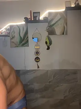 Snapshot of Emcapuchado_Josee chatting on 13, 4, 2026 Emcapuchado Josee online show from 13, 4, 2026