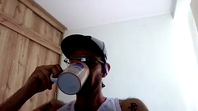 Snapshot of andrew_1520 chatting on 7, 11, 2025 andrew 1520 online show from 7, 11, 2025