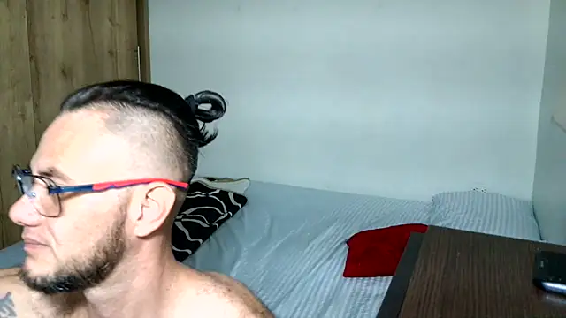 Snapshot of andrew_1520 chatting on 31, 1, 2026 andrew 1520 online show from 31, 1, 2026