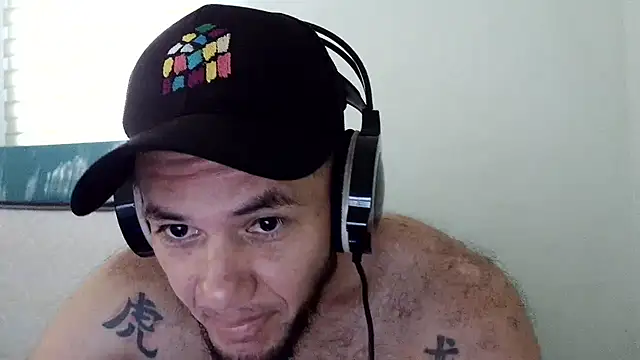 Snapshot of andrew_1520 chatting on 16, 4, 2026 andrew 1520 online show from 16, 4, 2026