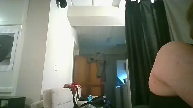 YoMa427726 online show from 11, 4, 2026