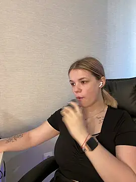 Snapshot of KimEvanss chatting on 4, 7, 2026 KimEvanss online show from 4, 7, 2026