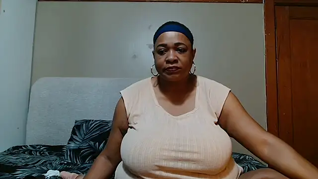 BUSTYQUEEN56  online show from 20, 6, 2026