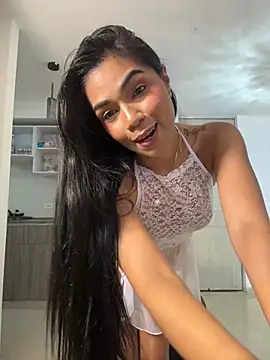 Snapshot of MauraGrayy chatting on 7, 5, 2026 MauraGrayy online show from 7, 5, 2026