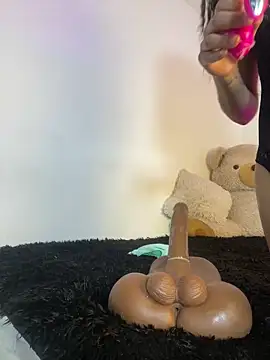 Snapshot of NohaBeyloun_ chatting on 12, 4, 2026 NohaBeyloun online show from 12, 4, 2026