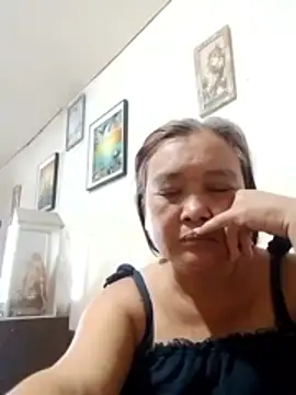Snapshot of jeanyummytits chatting on 29, 4, 2026 jeanyummytits online show from 29, 4, 2026