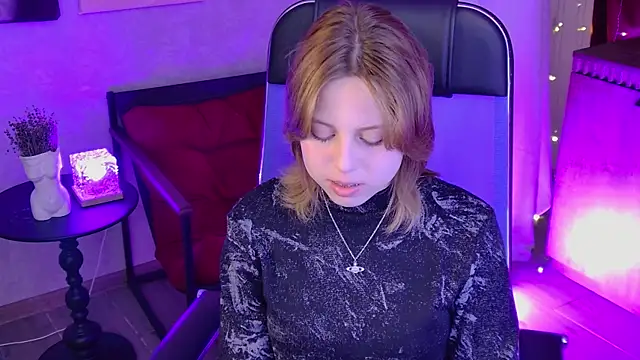 VivienneHebert online show from 17, 7, 2026