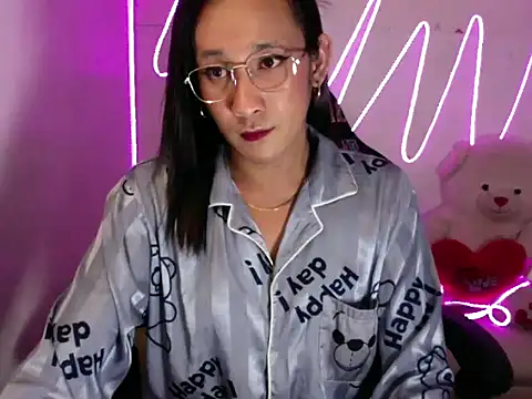 Snapshot of Holley_Molley chatting on 12, 4, 2026 Holley Molley online show from 12, 4, 2026