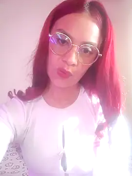 Snapshot of tinny_emiily chatting on 22, 4, 2026 tinny emiily online show from 22, 4, 2026