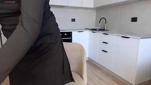 Molly Beauti online show from 14, 4, 2026