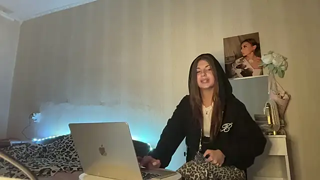 Snapshot of Alice_Princesz chatting on 28, 4, 2026 Alice Princesz online show from 28, 4, 2026