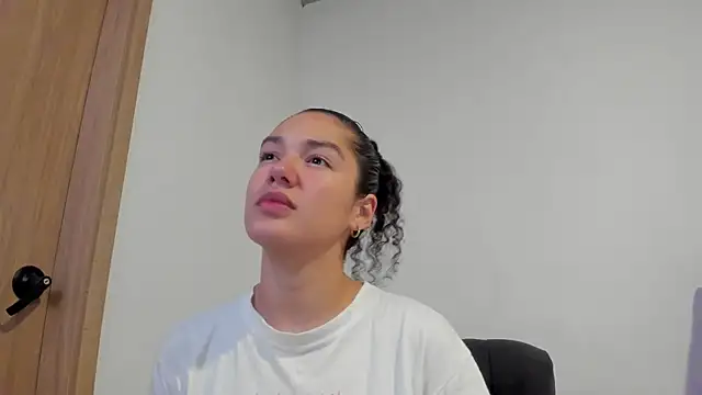 Snapshot of MiaRouseex chatting on 19, 5, 2026 MiaRouseex online show from 19, 5, 2026