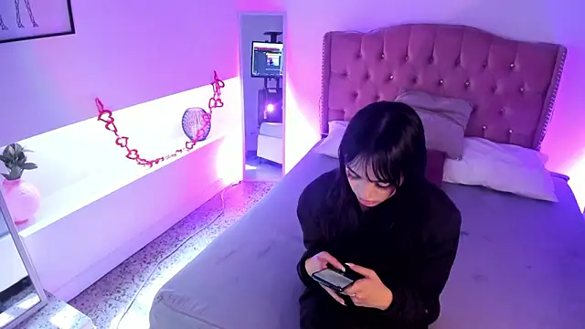 Antonella Bratzz4 online show from 28, 4, 2026