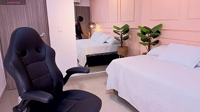 OLIVIA GARCIA   online show from 17, 4, 2026