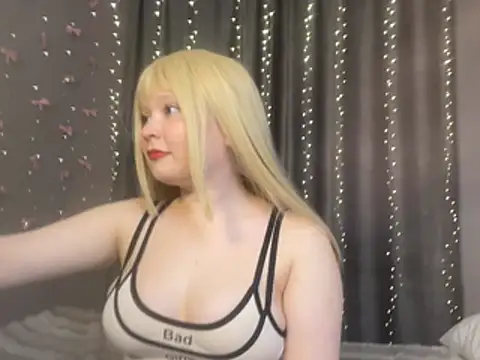 Snapshot of krissimo chatting on 28, 4, 2026 krissimo online show from 28, 4, 2026