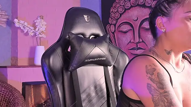 Snapshot of MILATEMPTRESS chatting on 20, 4, 2026 MILATEMPTRESS online show from 20, 4, 2026