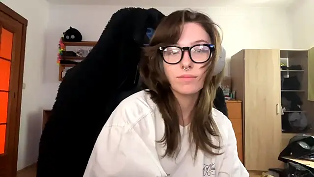 PillowPeachX online show from 17, 4, 2026